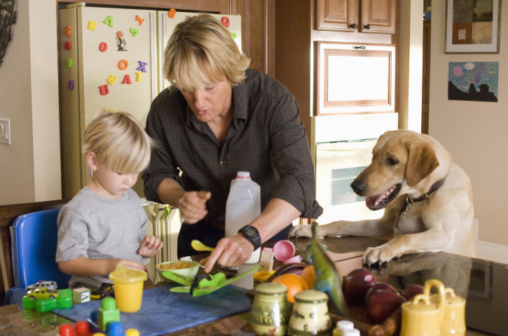 Marley hungrily eyes the breakfast that John (Owen Wilson) is preparing for 5-year-old son Connor (Ben Hyland).